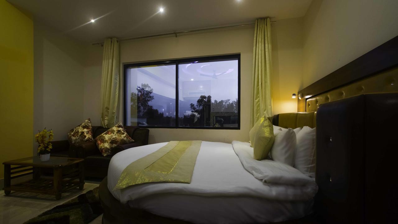 Hotel Kings Regency Drang Exterior foto
